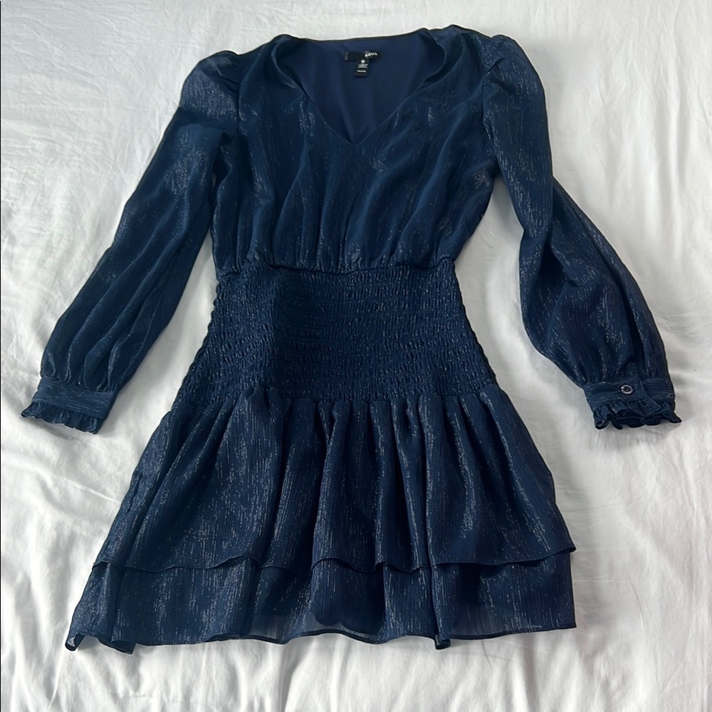 Woman’s navy metallic v neck long sleeve dress 🌑